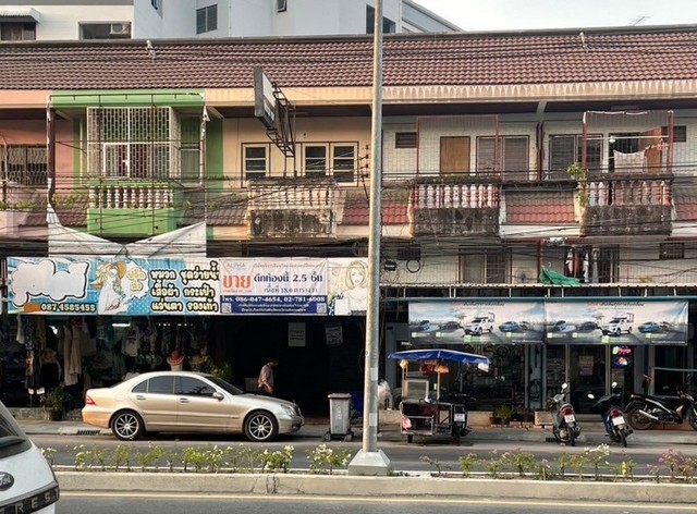 ขายอาคารพาณิชย์ 2.5 ชั้น ติดถนนเทพประสิทธิ์ บางละมุง จังหวัดชลบุรี