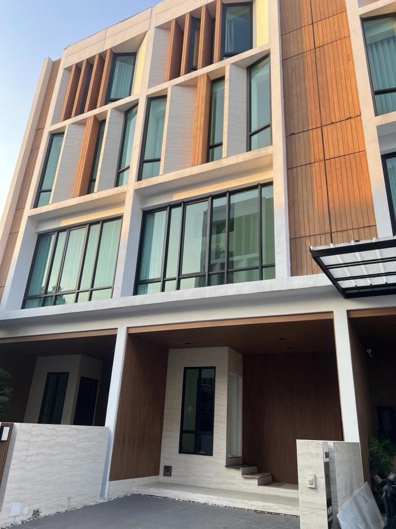 HR 6390 ให้เช่าทาวน์โฮม 3 ชั้นครึ่ง โครงการ ดิ ออเธอร์ รัชดา 32  ลาดพร้าว