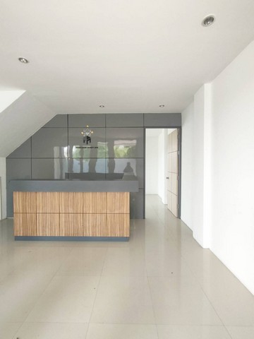 ให้เช่าทาวน์โฮม4ชั้นย่านรามอินทราห้องมุม300ตร.ม.ใกล้แฟชั่นไอแลนส์MRTวงแหวนรามอินทรา สามารถจดทะเบียนบริษัทได้