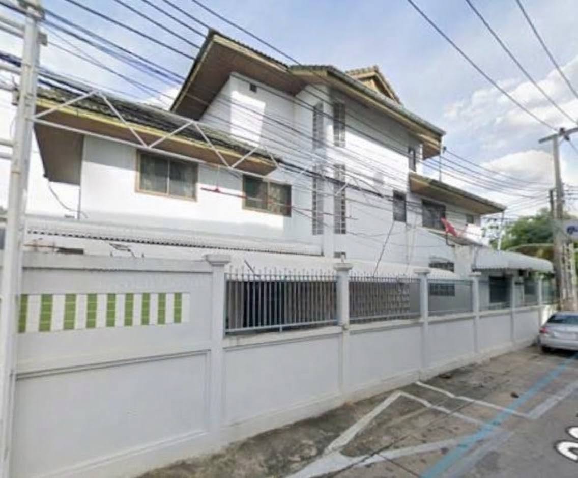 ให้เช่าโฮมออฟฟิศ จดทะเบียนบริษัทได้ ใกล้ MRT สุทธิสาร และ MRT ห้วยขวาง รถไฟฟ้าใต้ดิน สายสีน้ำเงิน ซอย 20 มิถุนา   หลังมุม