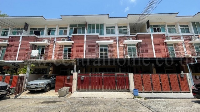 ทาวน์เฮ้าส์ 3 ชั้น เดอะบริติช กัลปพฤกษ์ พร้อมอยู่ ราคาถูก