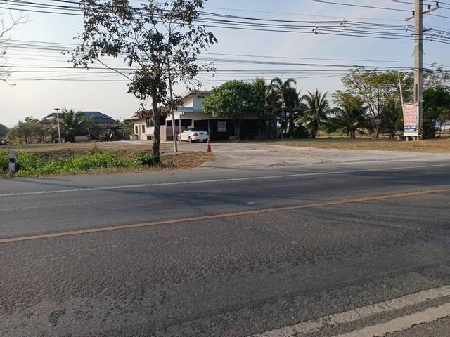 ขายที่ดินพร้อมอาคารสำนักงานออฟฟิศ  ติดถนนใหญ่ อำเภอปากท่อ จังหวัดราชบุรี เนื้อที่ 2 ไร่ 1 งาน 29 ตารางวา