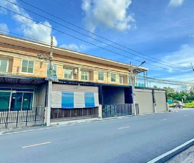 คลองตำหรุ 2นอน 3 น้ำ นิคมอมตะชลบุรี 2.5 กม. ถ.สุขุมวิท เทศบาลตำบลคลองตำหรุ500ม. เช่า-ขายทาวน์โฮมใหม่ 21 ตร.วา.163 ตร.ม. 2 ชั้น