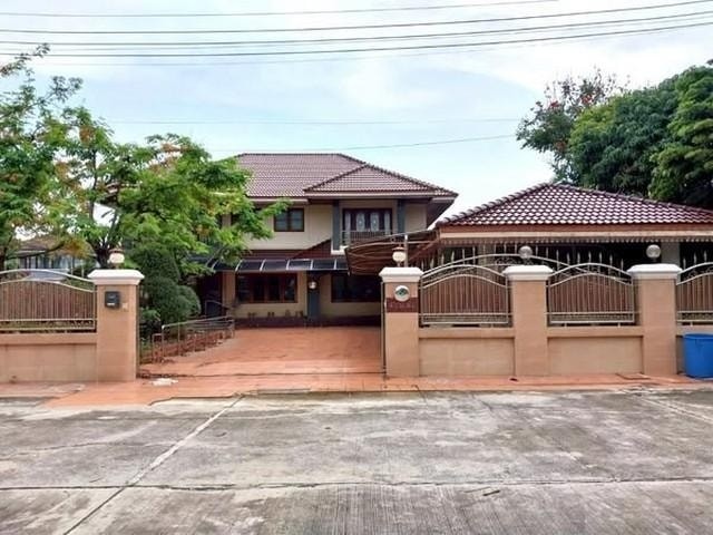 ขายบ้านเดี่ยวหลังใหญ่นาป่าชลบุรี  หมู่บ้านสุขประยูรพาร์คนาป่า ขนาด 191 ตารางวา  6 ห้องนอน 5 ห้องน้ำ