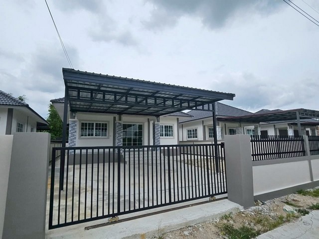 ขายบ้านสร้างใหม่  ฟรีดาวน์  บ้านพร้อมอยู่84 ตรว. 3 ห้องนอน 2 ห้องน้ำ  หลังรร.มาบไผ่  บ้านบึงชลบุรี