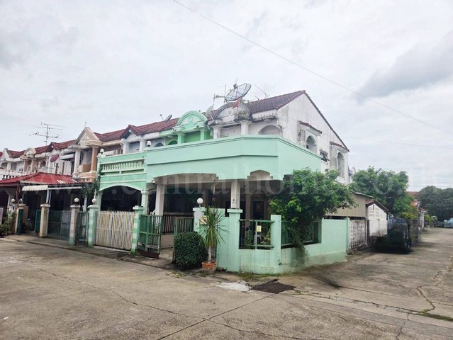 ลดราคาด่วน ทาวน์เฮ้าส์ นันทนาการ์เด้น 2 ท่าอิฐ - รัตนาธิเบศร์ หลังมุม