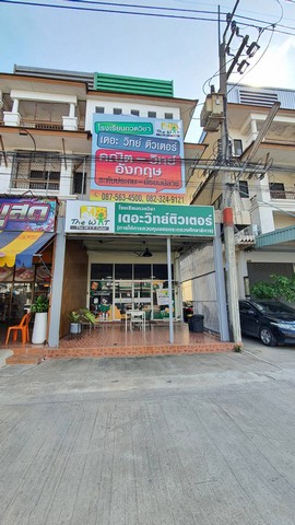 ขายอาคารพาณิชย์ 3 ชั้นครึ่ง  ติดถนนกิจมณี บางหญ้าแพรก สมุทรสาคร  หน้าหมู่บ้านเมืองทอง  ตรงข้าม C J More
