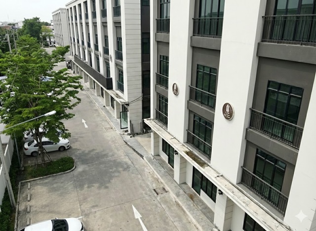 MRT มหาดไทย 1กม.ลาดพร้าว110-114 ออฟฟิศใหม่ ส่วนตัว 4 ชั้น ให้เช่า รามคำแหง 51-57 ย่านธุรกิจ  เดอะมอลล์ รามคำแหง 2 2.1 กม.