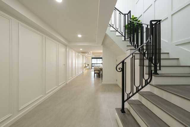 ขายทาวน์เฮ้าส์ รีโนเวทใหม่ หมู่บ้าน คลองตันนิเวศน์ ปรีดีพนมยงค์ 42 ใจกลางเมือง ใกล้เอกมัย & ทองหล่อ บ้านทิศเหนือ