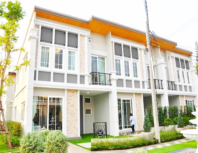 ตลาดสดวงศ์สว่าง 1.6 กม.วงศ์สว่าง รัชดา ให้เช่าทาวน์โฮม 2 ชั้น แปลงมุม 4นอน 3 น้ำ MRT แยกติวานนท์ 1.6กม.