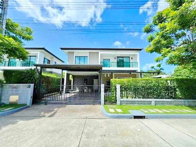 ARL หัวหมาก 2.6 กม.อ่อนนุช 70-1 พัฒนาการ87-107 ให้เช่าเบ้านเดี่ยว 2 ชั้น 4 นอน  สุดหรู หลังมุม ติดถนนเมน  รร.นนานาชาติชาร์เตอร์ 2.5 กม.