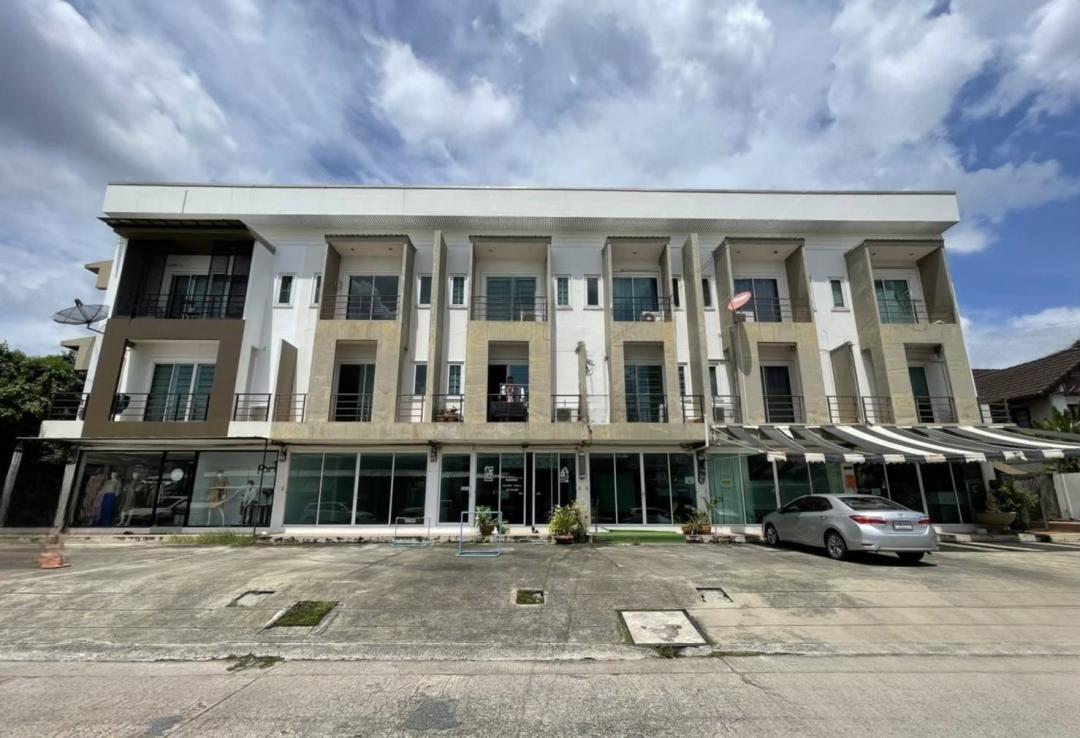 HR 6247 ให้เช่าทาวน์โฮม 3 ชั้นเ รีโนเวทใหม่ หมู่บ้านสัมมากร ซอยรามคำแหง110