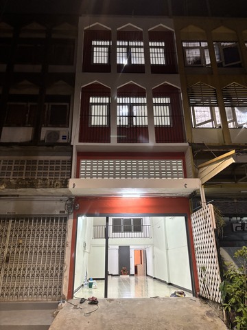 รหัสC7050 ให้เช่าอาคารพาณิชย์ 3.5ชั้น ย่านถนนเสรีไทย รีโนเวทใหม่พร้อมอยู่