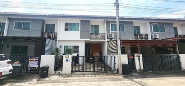 ID :  N16597 Sale townhome - พื้นที่เท่ากับ 17 Square Wah 3 BR 2 น้ำ 1690000 บาท ไม่ไกลจาก อยู่ตรงข้ามกับเทสโก้ โลตัส โรจนะ ใกล้ห้างสรรพสินค้าแม็คโคร ใกล้โชว์รูมรถ นิคมอุตสาหกรรมโรจนะ 1 2 และ 3 เมกาโฮม โรงพยาบาลราชธานี โรงเรียนเซนต์แมรี่ ตลาดจอมพล ป