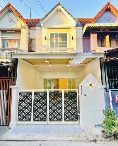 ขายทาวน์เฮาส์ 2 ชั้น 18 ตร.ว. หมู่บ้านมารวย บางเขน ซอยพหลโยธิน 54-1 (รีโนเวทใหม่)