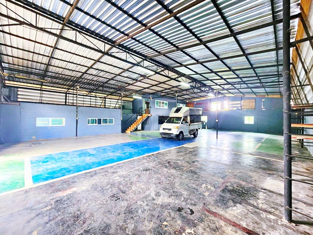 ม.นิด้า 2.5 กม. MRT สัมมากร 1.6 กม.ให้เช่าโกดัง 402ตร.ม.เสรีไทย 31-45  ลด35%  พร้อมออฟฟิศ 2 ชั้น 102 ตร.วา. โลตัส สุขาภิบาล1 1.2 กม.