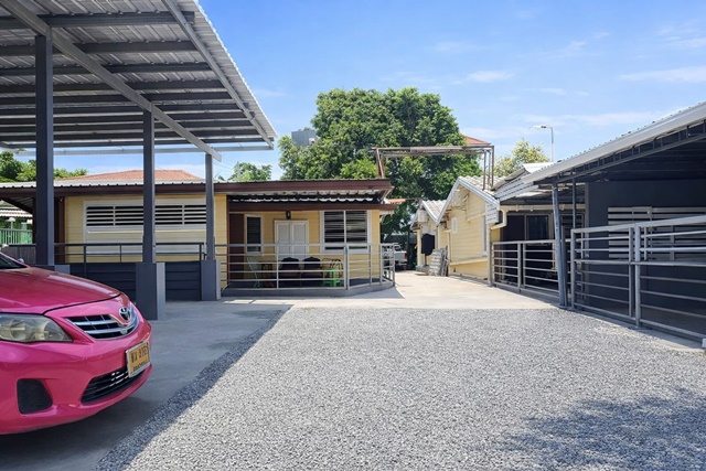 ถูกกว่าคอนโด ใกล้ตลาดมาร์เก็ตทูเดย์ หัวหมาก 400ม. บ้านเดี่ยวหลังมุม 2นอน 100 ตร.ม  ทำเลกรุงเทพกรีฑา 1-9 สนามกอล์ฟยูนิโก้แกรนด์ 2.2 กม.