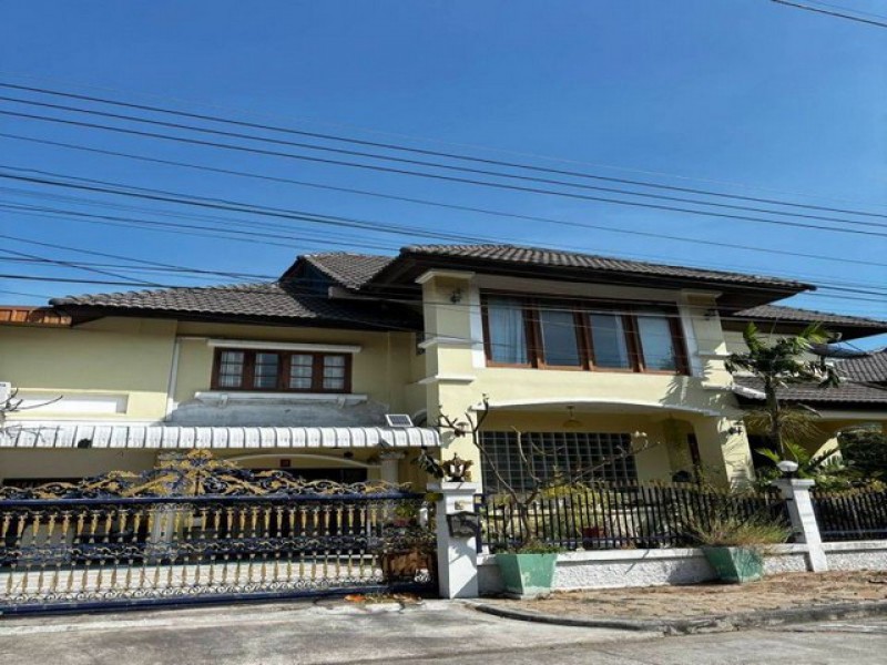 สามมุขธานี บางแสน ให้เช่าบ้านเดี่ยวแปลงใหญ่ 4 นอน เฟอร์ครบ TP-H2509