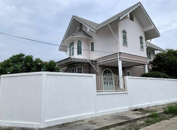 ขายบ้านเดี่ยว 2.5 ชั้น. หมู่บ้านเมืองทอง 4 สุขุมวิท 101 ปุณณวิถี 53 ทำเลดี ใจกลางเมือง ใกล้แหล่งเศรษฐกิจ การเดินทางสะดวก