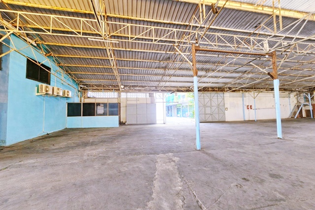 เจริญกรุง25-35 MRTหัวลำโพง 360ม. ตลาดน้อย ท่าเรือข้ามฟากสี่พระยา  ให้เช่าโกดัง  สัมพันธวงศ์ 196ตรว. 782ตรม.  3น้ำ 4นอน แอร์ 1ตัว