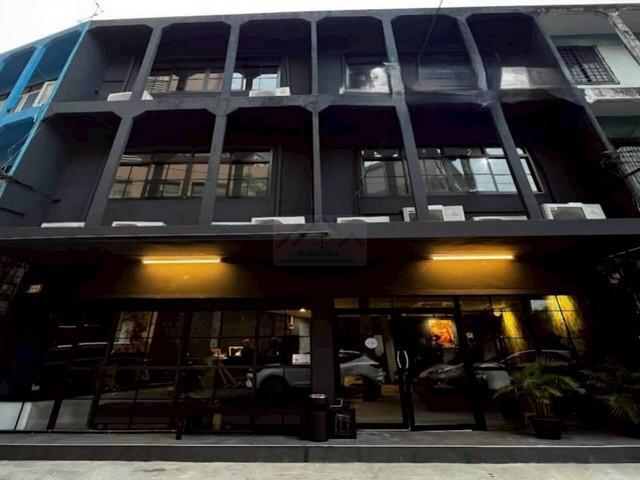 ให้เช่าอาคารพาณิชย์ 3 ชั้น 2 คูหา (ติดกัน) 200 ตร.ม. ถนนลาดพร้าว ใกล้ MRT พหลโยธิน