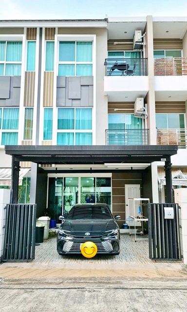 พร้อมเฟอร์ฯ โครงการคุณภาพ MRT ศรีนครินทร์ 38 600 ม. อ่อนนุช 44-48  ทาวน์โฮม 3 ชั้น 3 นอน 3 น้ำ พื้นที่ 21 ตร.วา.250 ตร.ม.