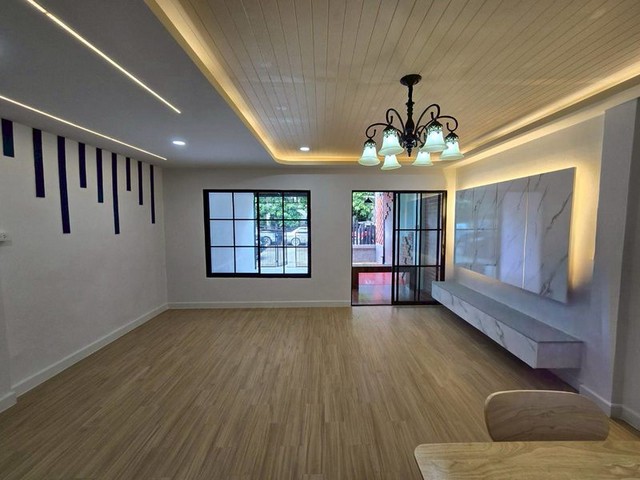 ขายบ้าน เคซี รามอินทรา 3 รีโนเวทใหม่หมด พร้อมอยู่ ใกล้แฟชั่นไอส์แลนด์