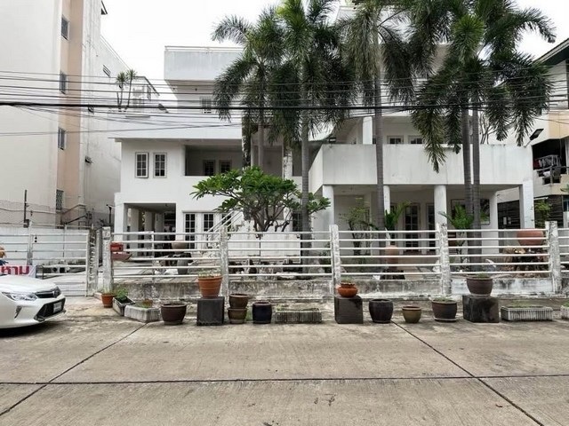 ขายบ้านเดี่ยว 4 ชั้น 120 ตร.วา ในหมู่บ้านทาวน์อินทาวน์ ใกล้เลียบด่วน ใกล้ the scene ทาวน์อินทาวน์