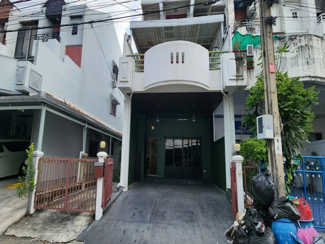 ให้เช่าทาวน์เฮาส์ 3 ชั้น 48.5 ตารางวา 5 ห้องนอน หมู่บ้านศรีวรา ทาวน์อินทาวน์  เลียบด่วน ใกล้ทางด่วน ใกล้เอกมัย ทองหล่อ