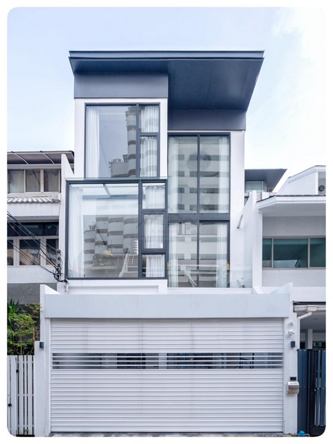 ขายทาวน์โฮม 3 ชั้น 250 ตรม. ซอยสุขุมวิท 15 ติดโรงเรียนนานาชาติ NIST และ 5 นาที ถึง BTS อโศก