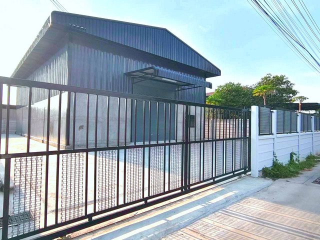 ให้เช่าโกดังคลังสินค้าชลบุรี โกดังสร้างใหม่บ้านสวน พื้นที่  240  ตรม. ราคาค่าเช่า   30000 บาท/เดือน