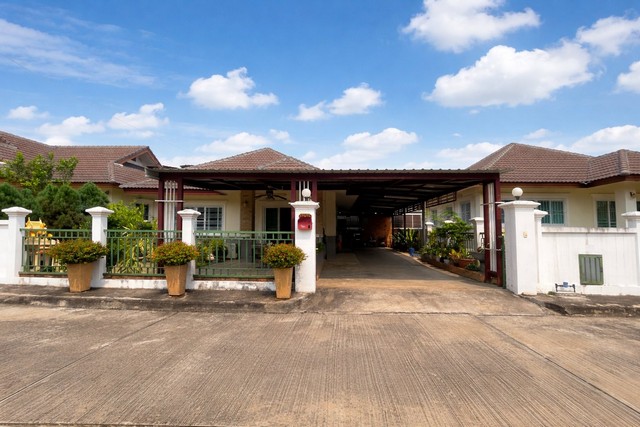 ขายบ้านในโครงการเงียบสงบใกล้ถนนหลวง เส้นสันกำแพงสายใหม่ บ้านสภาพใหม่พร้อมเฟอร์