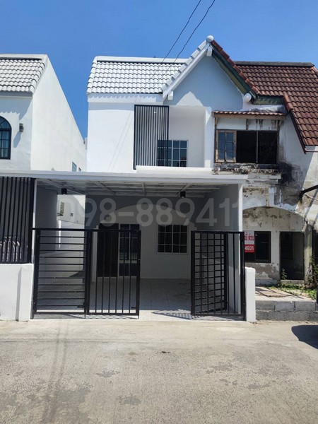 ขายบ้านแฝด 2 ชั้น หมู่บ้านฉัตรหลวง ราษฎร์อุทิศ 54 เนื้อที่ 21 ตรว 3นอน 2น้ำ การเดินทางสะดวก