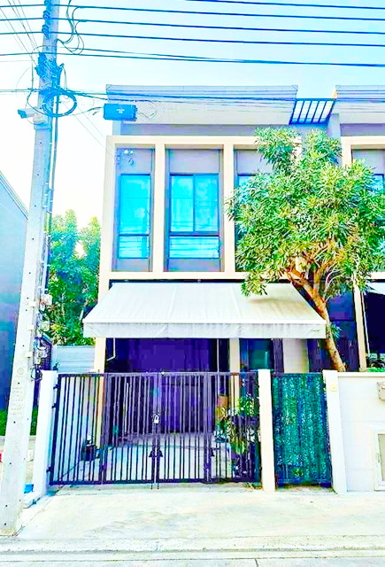 สุขุมวิท-บางนา ใกล้เมกาบางนา 900 ม. และอิเกีย บางนา ทาวน์โฮมหลังมุม  3นอน 2น้ำ บ้าน 2 ชั้น 19ตร.ว. 220 ตร.ม. ทำเลบางแก้ว  พลีโน่