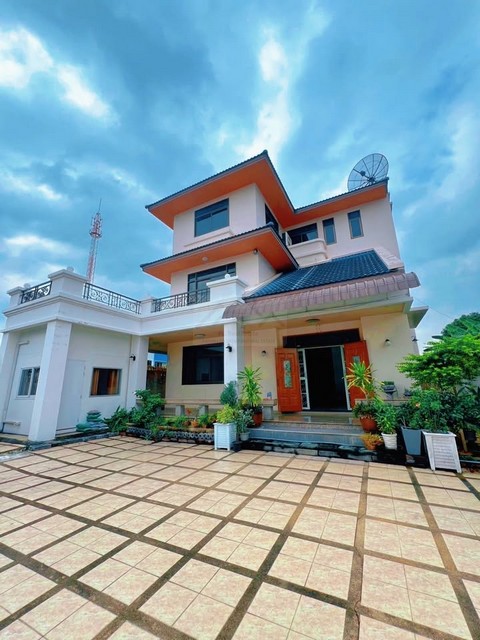 ขายบ้านเดี่ยว 3 ชั้น 111 ตรว. 7 ห้องนอน ซอยลาดพร้าว 93 ใกล้รถไฟฟ้าสถานีมหาดไท เหมาะอยู่อาศัยหรือทำออฟฟิศ