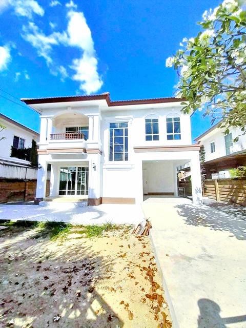 เฉลิมพระเกียรติ ร. 9 ซอย 87  คฤหาสน์ ให้เช่าบ้านเดี่ยว 2 ชั้น สุดหรู พร้อมเฟอร์ฯ 62ตร.วา. เดอะ พาซิโอ มอลล์ 3.2 กม. ARL บ้านทับช้าง 900ม.