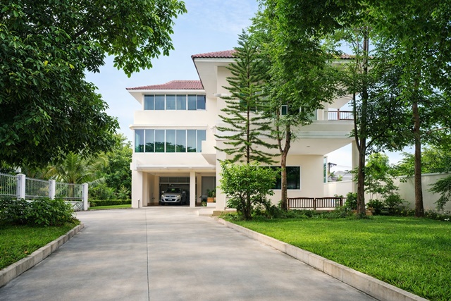 บ้าน 3 ชั้น ฟังก์ชันครบ 7นอน 9น้ำ  วัชรพล 2 กม. รามอินทรา35-41 MRTรามอินทรากม.4 600ม. ตลาดรามอินทรา 800 ม. 95ตร.ว. 540ตร.ม.