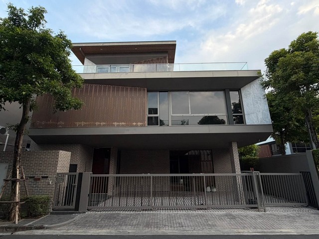 ให้เช่าบ้านเดี่ยว 3 ชั้น 525 ตรม. 5 ห้องนอน โครงการ ARTALE พัฒนาการ-ทองหล่อ คฤหาสน์หรู สไตล์ Penthouse ซอยพัฒนาการ 20