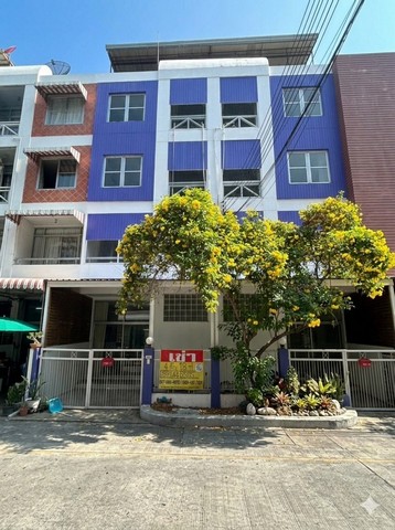 ให้เช่าโฮมออฟฟิส 4ชั้น 2 คูหาติดกัน  โครงการโฮมเพลส พัฒนาการ56-58  มีที่จอดรถส่วนกลางและด้านหน้าอาคาร     ZJ190