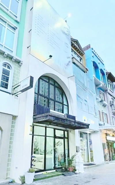 BTSอุดมสุข 800ม.ไบเทค บางนา 2.4 กม. ให้เช่าอาคารพาณชิย์ 5ชั้น 520ตร.ม. รร.นานาชาติกลอรี่สิงคโปร์ 600 ม. 6 นอน 8 น้ำ  ถ.สุขุมวิท บางนา-ตราด