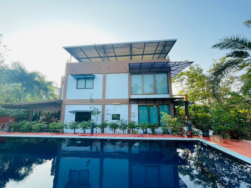 ขายที่ดิน 3 แปลง ประชาอุทิศ 90 ขายพร้อมบ้าน เนื้อที่รวม 1-2-72 ไร่ มีสวนหน้าบ้าน ปลูกต้นไม้ตกแต่งสวยงาม