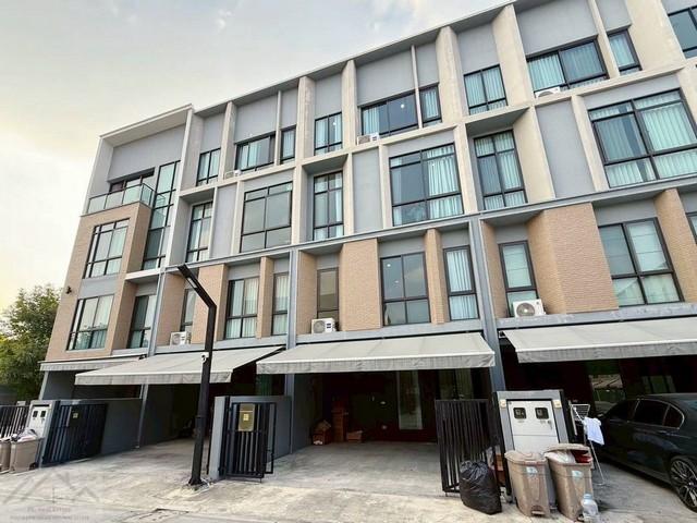 ขายทาวน์โฮม 3.5 ชั้น 22 ตร.ว. เอสทารา เฮเว่น พัฒนาการ 20 ใกล้เอกมัย ทองหล่อ