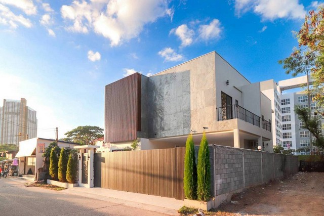 ขาย/ให้เช่า บ้านหรูสร้างใหม่ พร้อมสระว่ายน้ำระบบน้ำเกลือ ใกล้ walking street พัทยาใต้