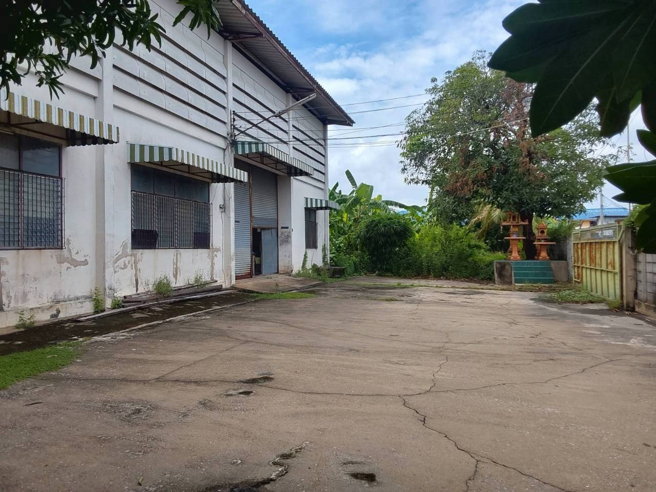 ที่ดิน 1ไร่ 100 ตรว. พร้อมสิ่งปลูกสร้าง โกดังเก็บของ ต.ละหาร อ.บางบัวทอง จ.นนทบุรี