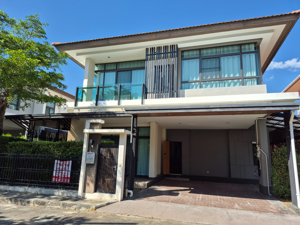 บ้านหรู 2 ชั้น ฟังก์ชันครบ! พร้อมอยู่ + EV Charger ครบ จบในหลังเดียว โอกาสดีสำหรับคนหาบ้านคุณภาพ ทำเลดี บรรยากาศเงียบสงบ แต่เดินทางสะดวก!