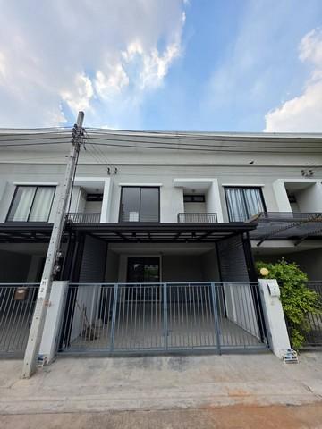 ขายทาวน์โฮม 2 ชั้น 21 ตร.ว. ย่านสุขาภิบาล 2 ลาดกระบัง  ใกล้สนามบินสุวรรณภูมิ โรบินสันลาดกระบัง โรงเรียนกฤตศิลป์วิทยา แผนกประถมศึกษา