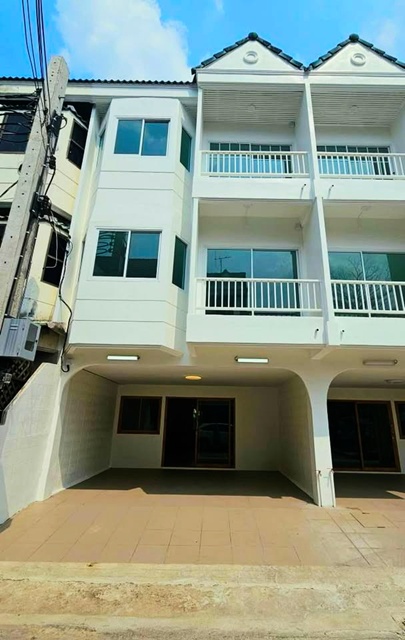 บิ๊กซี รัตนาธิเบศร์ 2 800 ม.ให้เช่าทาวน์เฮาส์ 3 ชั้นรีโนเวทใหม่ทั้งหลัง 20 ตร.วา. MRTบางกระสอ 900 ม.240 ตร.ม.