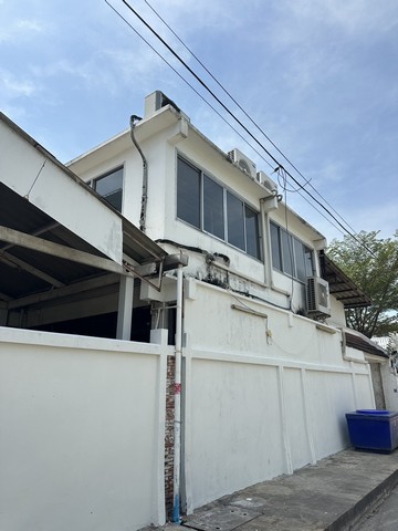 ให้เช่าครัวกลางให้เช่าที่เตรียมอาหาร มีใบอนุญาต อยู่ถนนพัฒนาการเขตประเวศอ่อนนุชกรุงเทพมหานคร