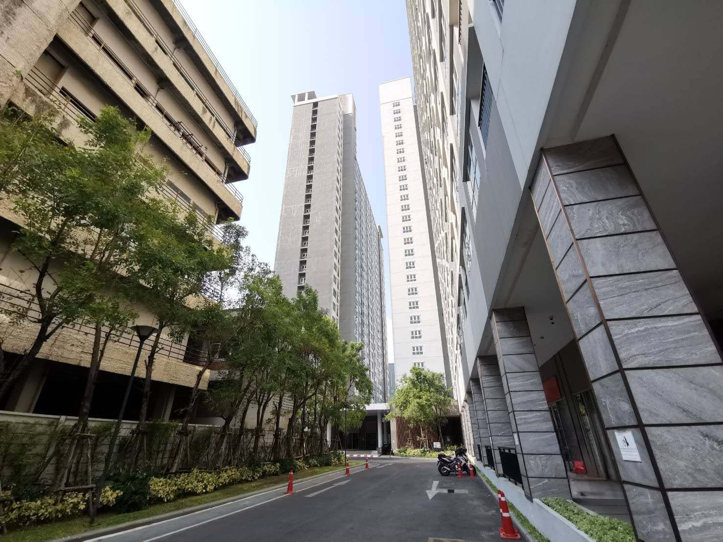 ขาย คอนโด แอสปาย งามวงศ์วาน   ห่างจาก  เดอะมอลล์ ไลฟ์สโตร์ งามวงศ์วาน 3.90 กม.