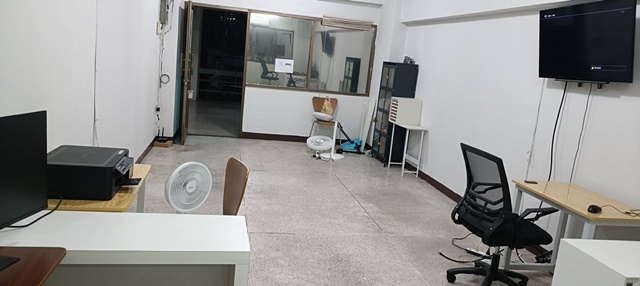 ออฟฟิศ พร้อมวัสดุสำนักงาน อาคาร 32 ตร.ม. ติดรถไฟฟ้า MRTสุทธิสาร 900ม.ถูกที่สุด ซ.อินทามระ 31-37  รร.นานาชาติคิซิโกะ 3.8 กม. 1นอน